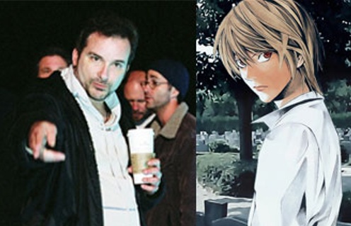 Shane Black sur le plateau de Kiss Kiss Bang Bang et un personnage de Death Note
