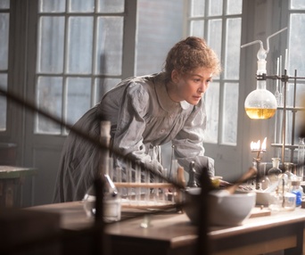 Une scène du film Radioactive