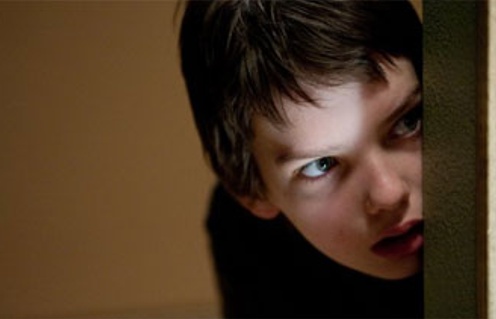 Kodi Smit-McPhee dans le film Let Me In