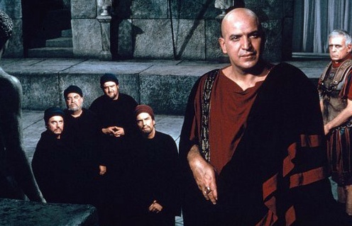 Telly Savalas incarne Pontius Pilate dans The Greatest Story Ever Told