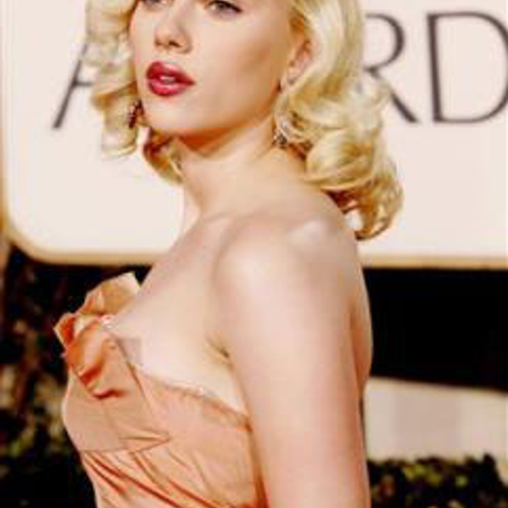 Scarlett Johansson, parce que Cinoche.com la trouve très jolie