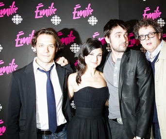Sur le tapis rouge du film Émilie