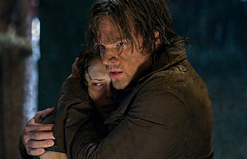 Jared Padalecki et Amanda Righetti dans Friday the 13th