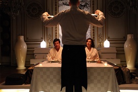 Une scène du film La cage dorée