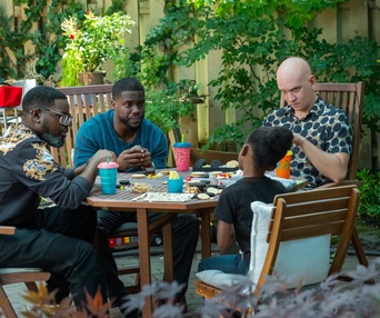 Une scène du film Fatherhood