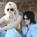Dakota Fanning et Kristen Stewart dans le film The Runaways