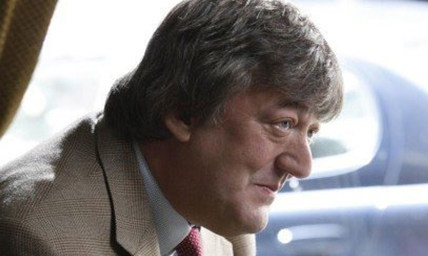 Stephen Fry sera Mycroft dans Sherlock Holmes 2