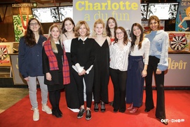 Sur le tapis rouge du film Charlotte a du fun