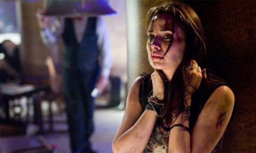Mia Maestro rejoint Savages