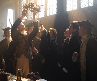 Une scène du film The Riot Club