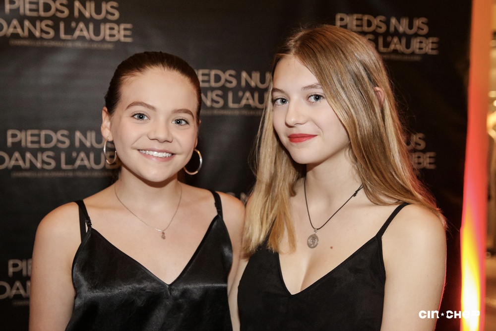 Sur le tapis rouge du film Pieds nus dans l'aube