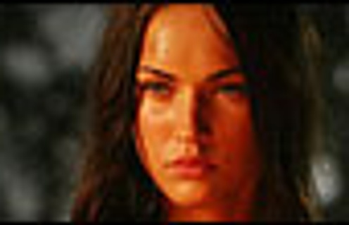 Megan Fox et Shia LaBeouf dans une scène de Transformers : Le film.