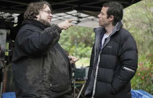 Guillermo Del Toro et Guy Pearce sur le plateau de Don't be Afraid of the Dark