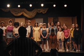 Une scène du film Theater Camp