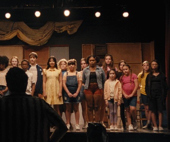 Une scène du film Theater Camp