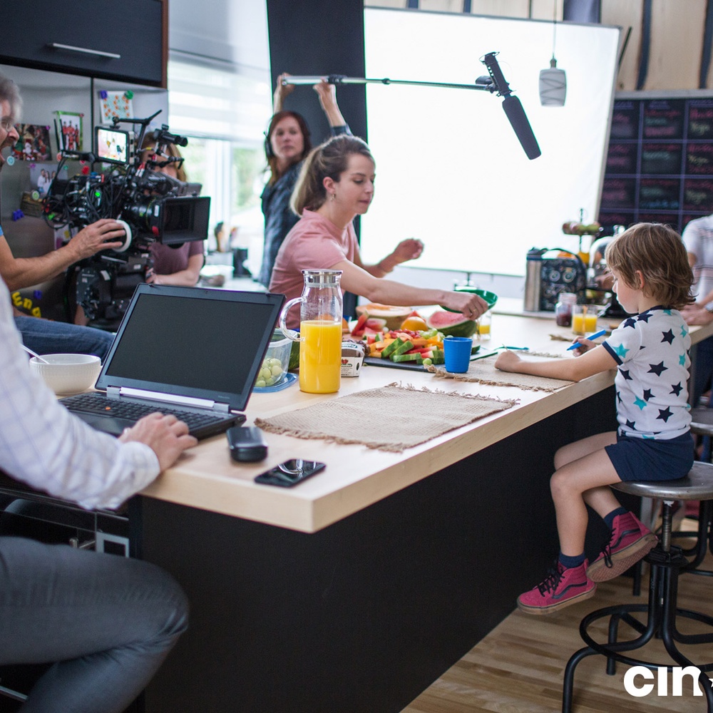 Sur le plateau du film Le guide de la famille parfaite