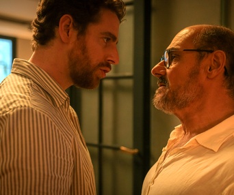 Une scène du film Et plus si affinités