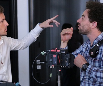 Sur le plateau du film Babysitting