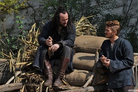 Une scène du film Outcast