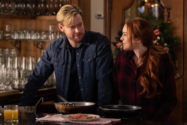 Une scène du film Falling for Christmas Une scène du film Falling for Christmas