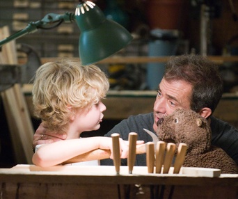 Une scène du film The Beaver