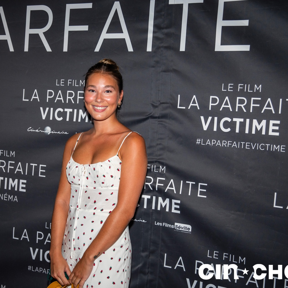 Sur le tapis rouge du film La parfaite victime