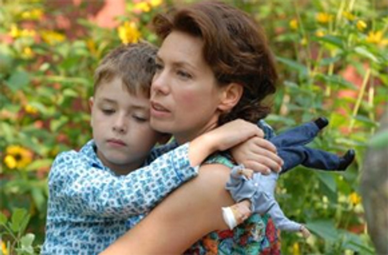 Hugo St-Onge-Paquin et Céline Bonnier dans Maman est chez le coiffeur