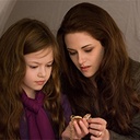 Mackenzie Foy et Kristen Stewart dans The Twilight Saga: Breaking Dawn - Part 2