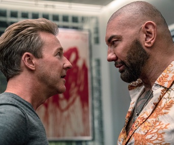 Une scène du film Glass Onion: A Knives Out Mystery