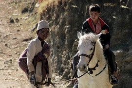 Une scène du film Kalo Pothi, un village au Népal