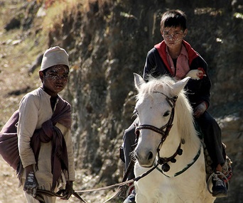 Une scène du film Kalo Pothi, un village au Népal