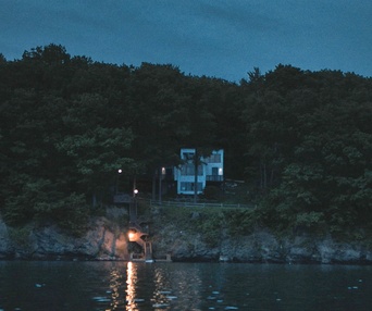 Une scène du film The Night House