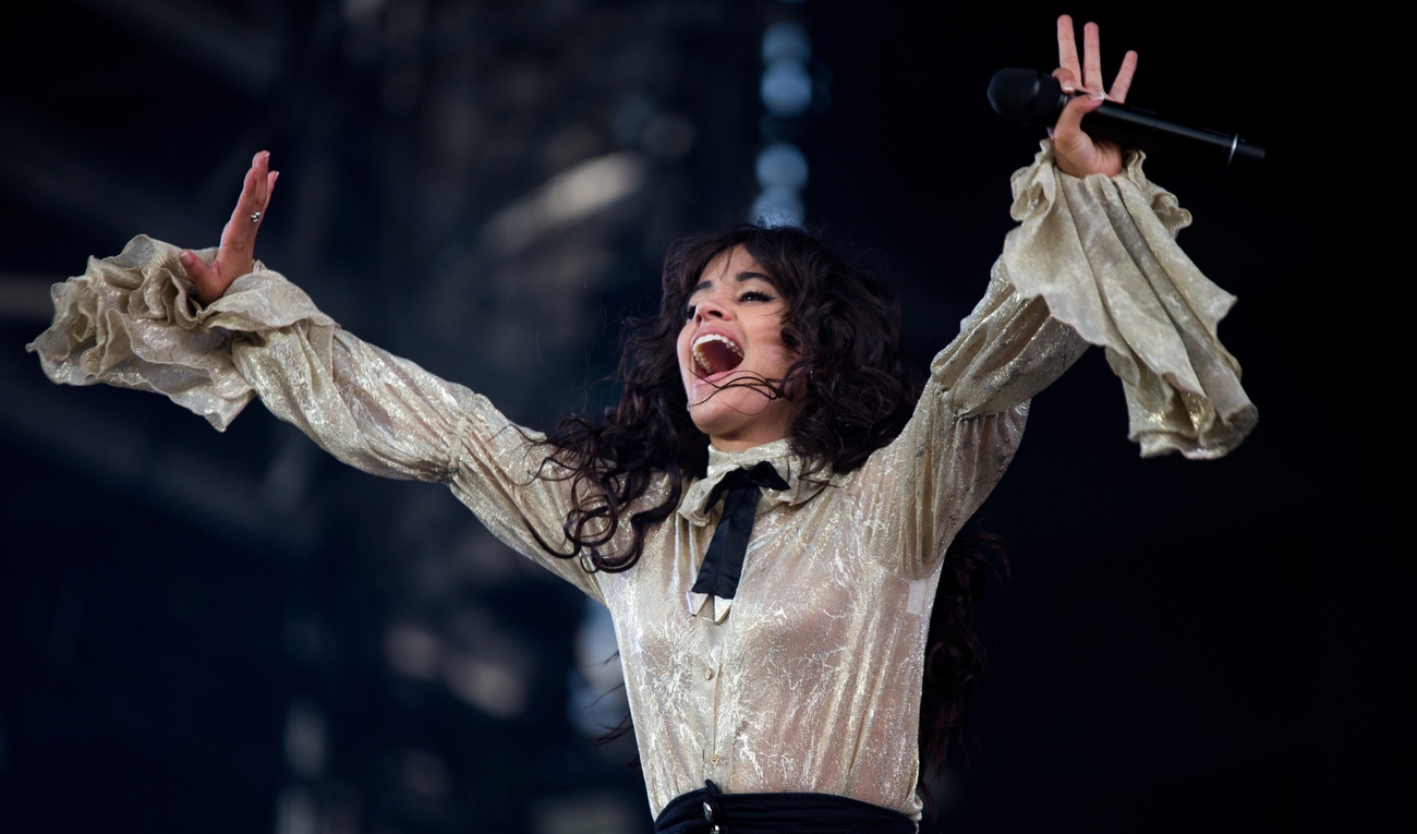 Camila Cabello accueillie par une marée de coeurs