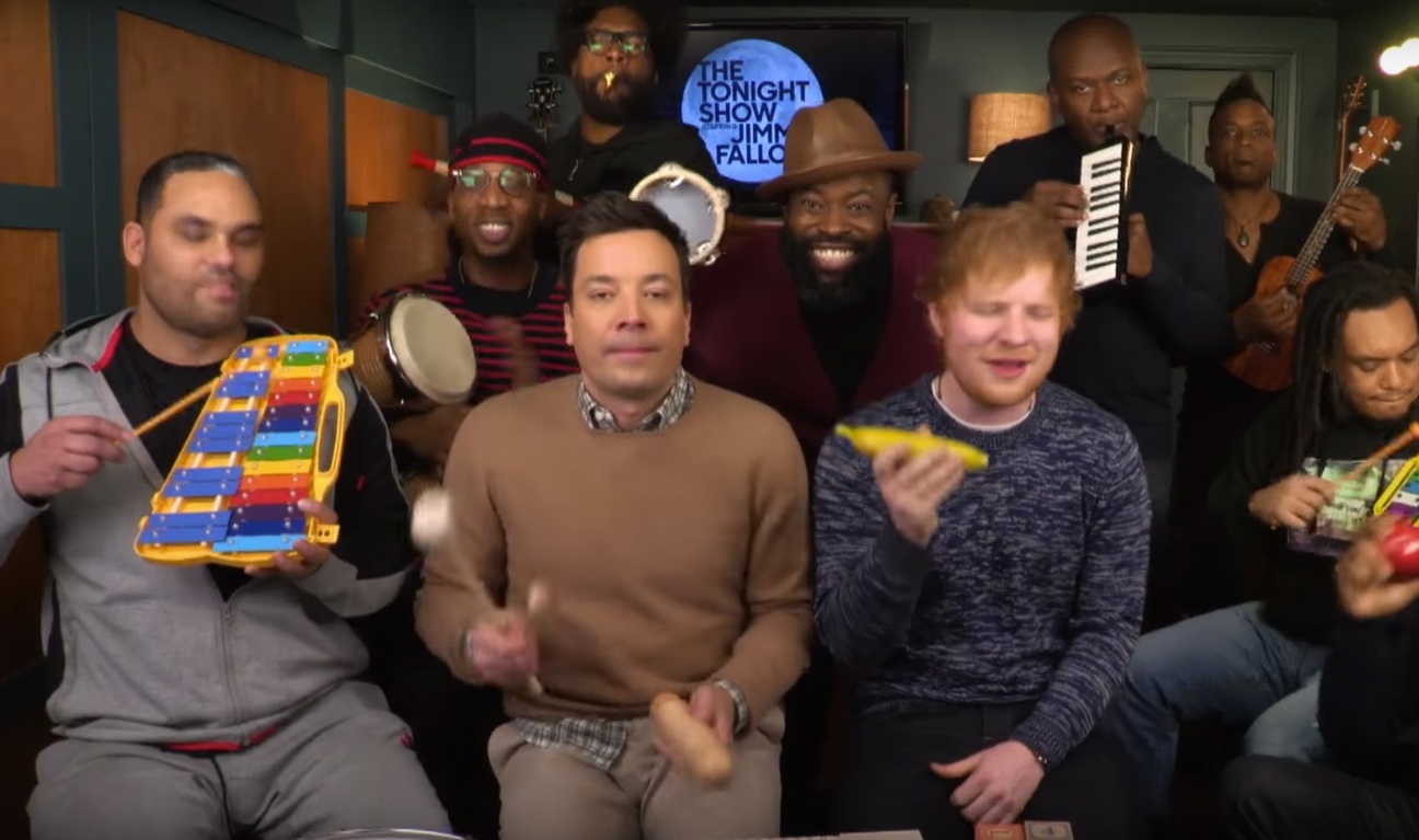 Ed Sheeran interprète «Shape of You» avec des instruments scolaires
