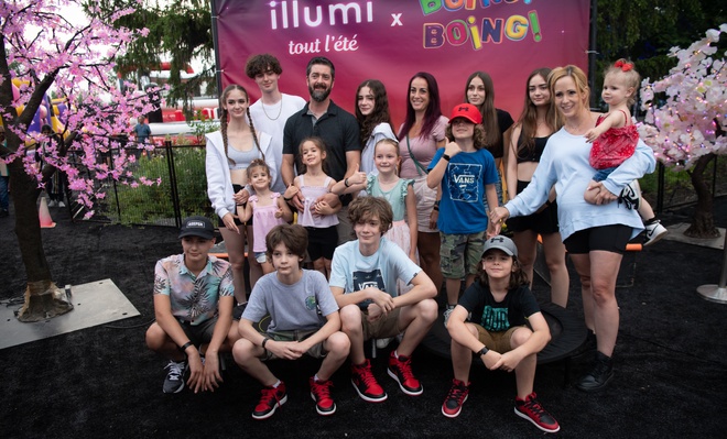 Image de l'article Les stars québécoises posent avec leurs enfants lors de la grande soirée d'ouverture d'Illumi