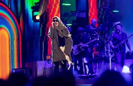 Image de l'article Hubert Lenoir fait une apparition sur scène après trois ans d'absence