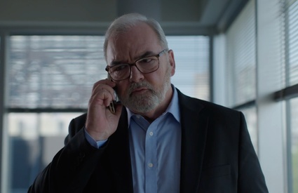 Image de l'article L'équipe de «Dumas» fait une surprise à Gildor Roy pour la fin des tournages de la 2e saison