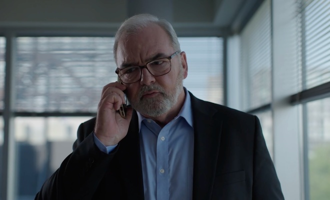 Image de l'article L'équipe de «Dumas» fait une surprise à Gildor Roy pour la fin des tournages de la 2e saison