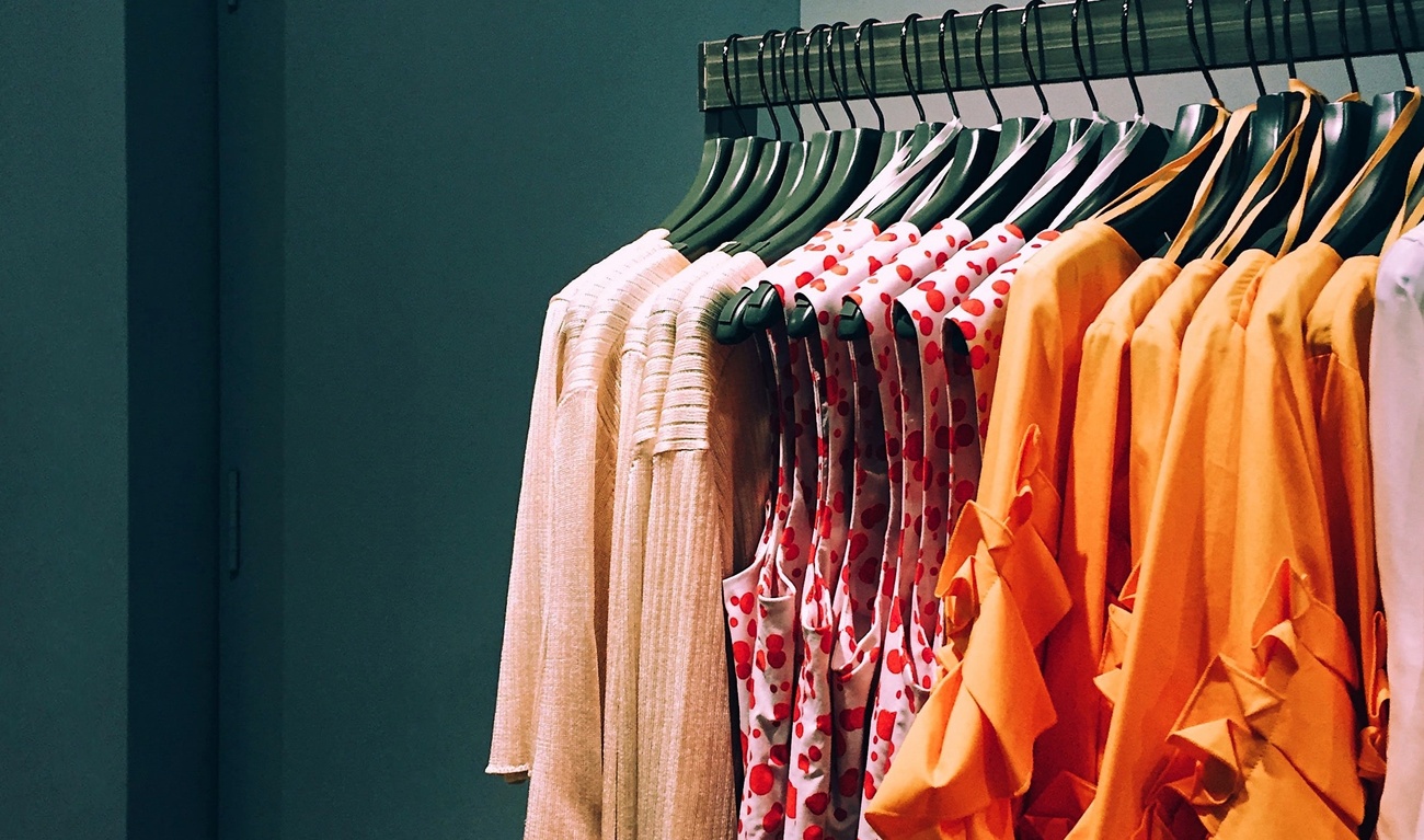 Image de l'article Agencer les couleurs de ses vêtements : Conseils pratiques pour avoir du style