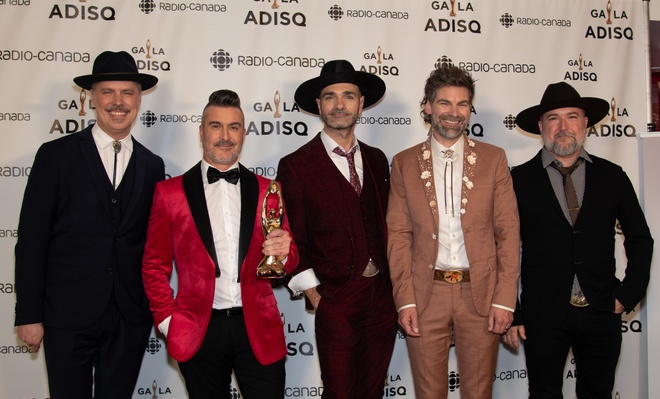 Image de l'article Entrevue vidéo : Salebarbes se réjouissent de la victoire des Cowboys fringants à l'ADISQ