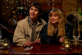 Spike Fearn (Owen) et Angourie Rice (Emily)