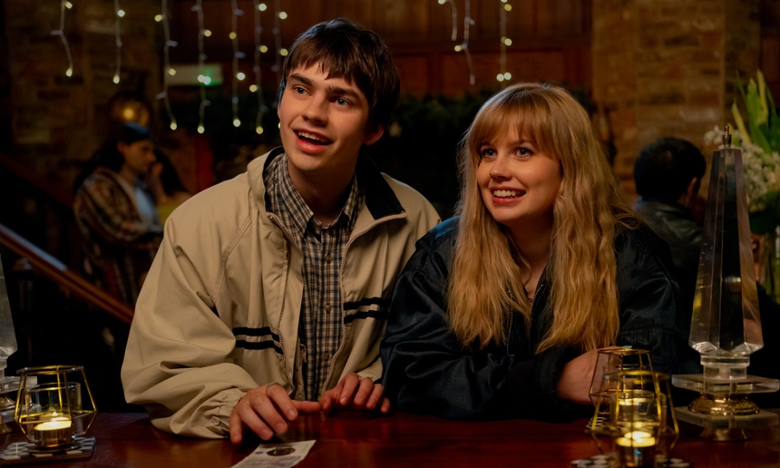 Un mauvais numéro, une bonne idée : Angourie Rice mène la chasse dans la bande-annonce de Finding Emily