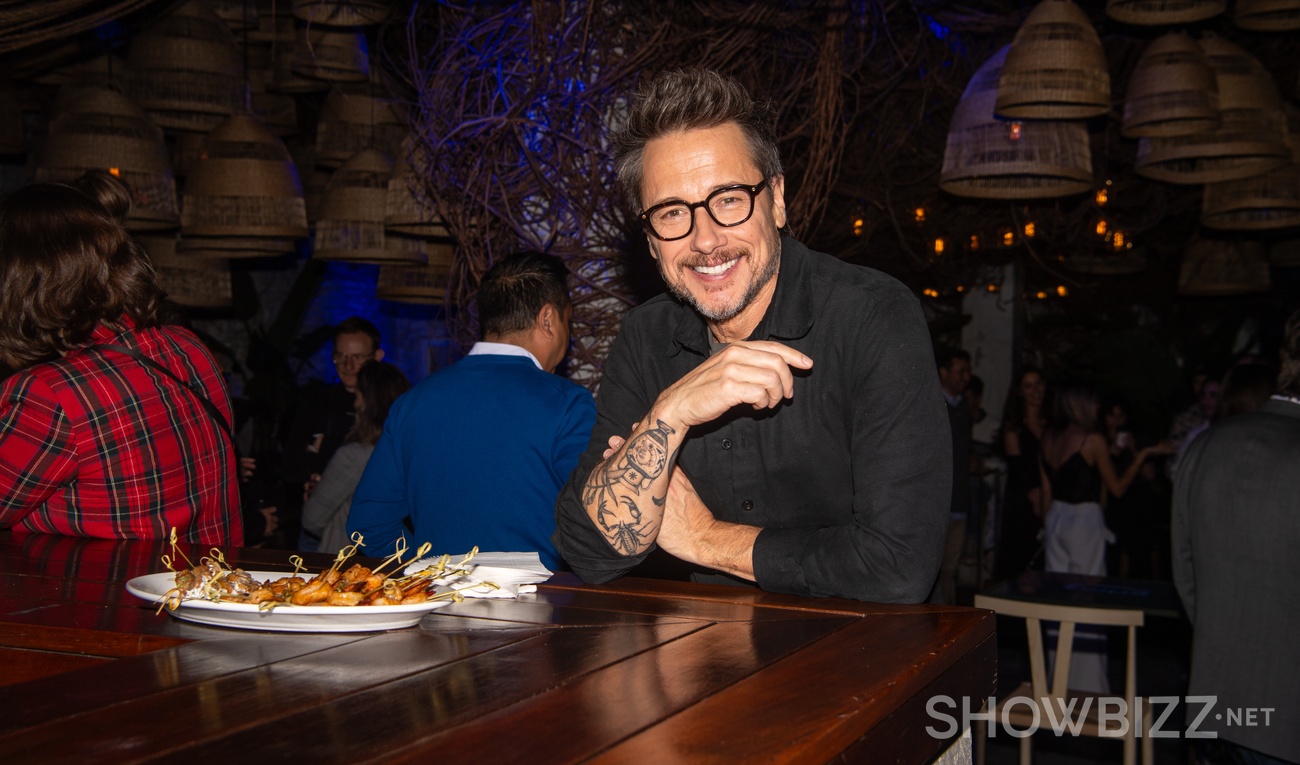 Image de l'article Photos : Les oeuvres de Stéphane Rousseau se retrouvent sur des souliers