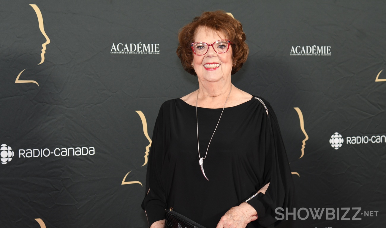 Image de l'article Carmen Sylvestre brille dans une séance photo aussi originale qu'importante