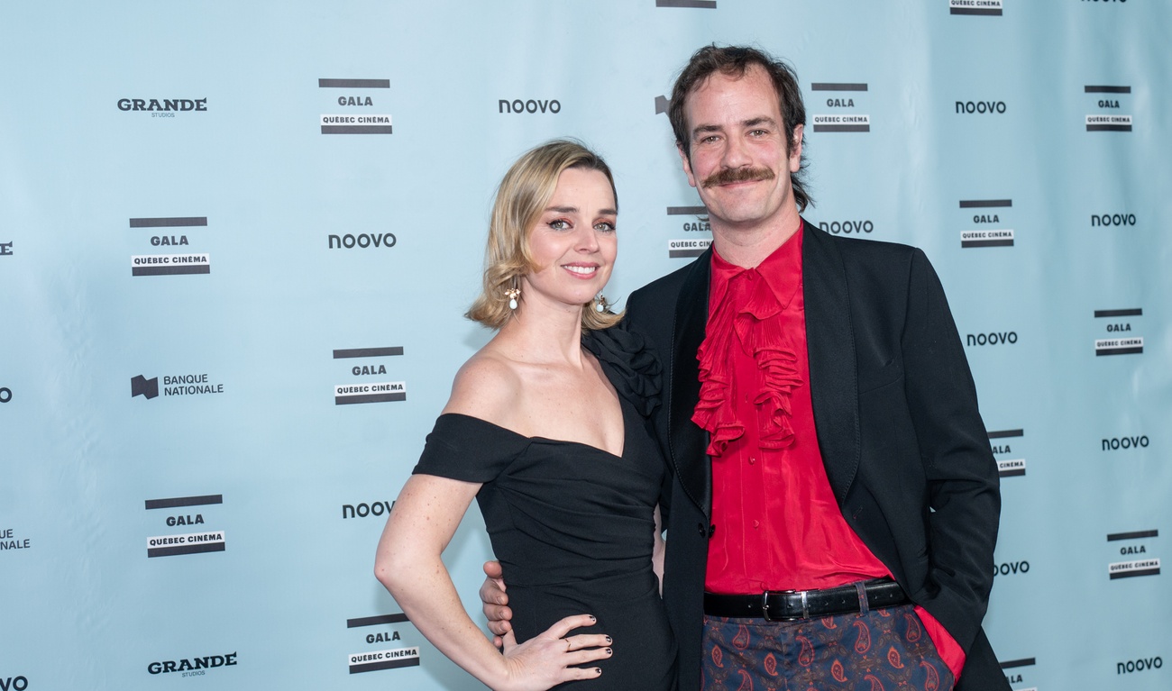 Image de l'article Photos : Viviane Audet et Robin-Joël Cool défilent sur un tapis rouge avec leurs enfants