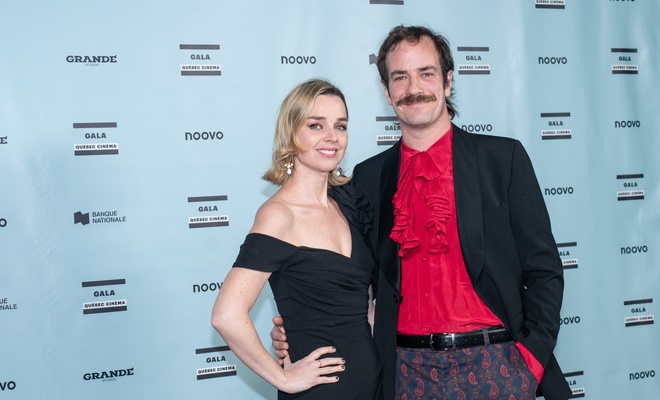 Image de l'article Photos : Viviane Audet et Robin-Joël Cool défilent sur un tapis rouge avec leurs enfants