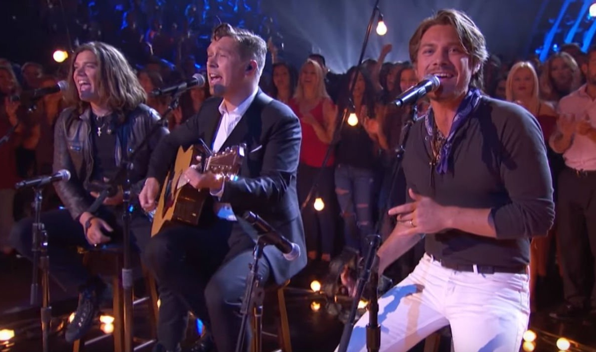 Les frères Hanson reprennent MMMBop 20 ans plus tard