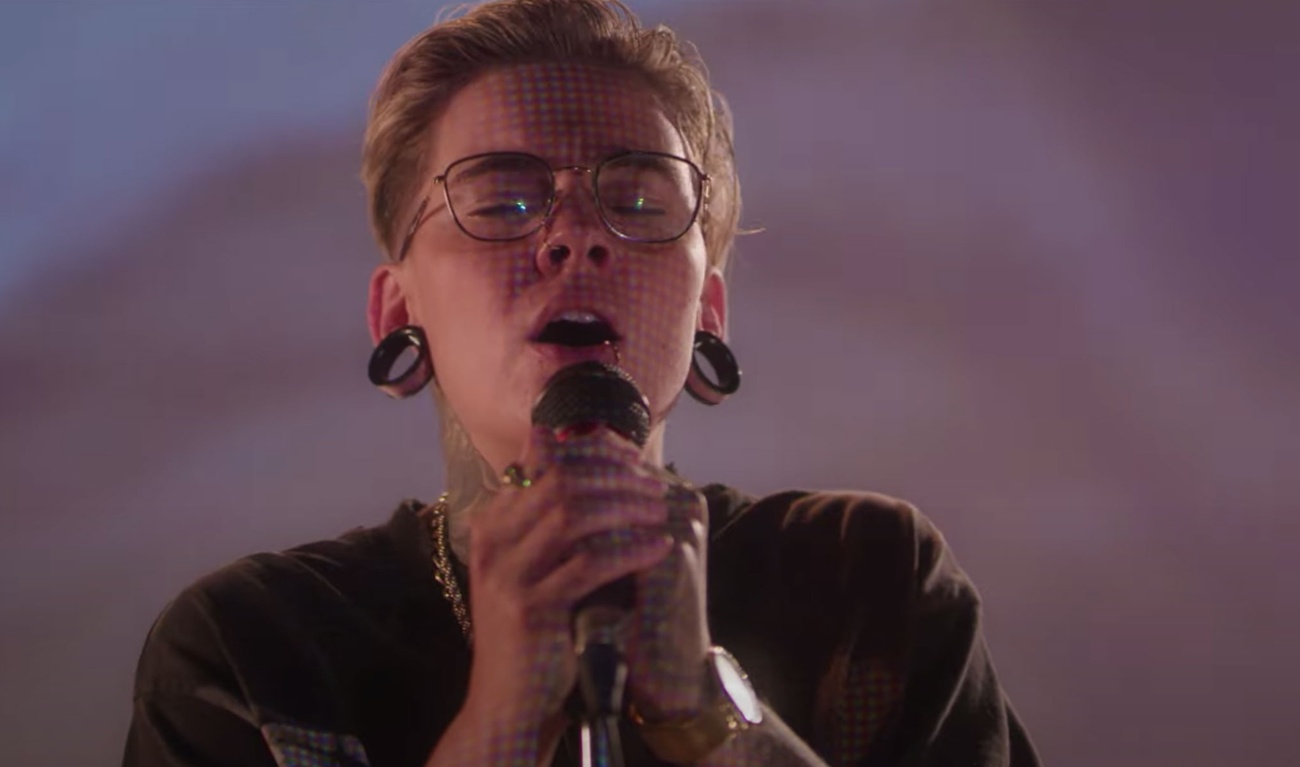 Vidéoclip de la chanson « Aime-moi encore »
