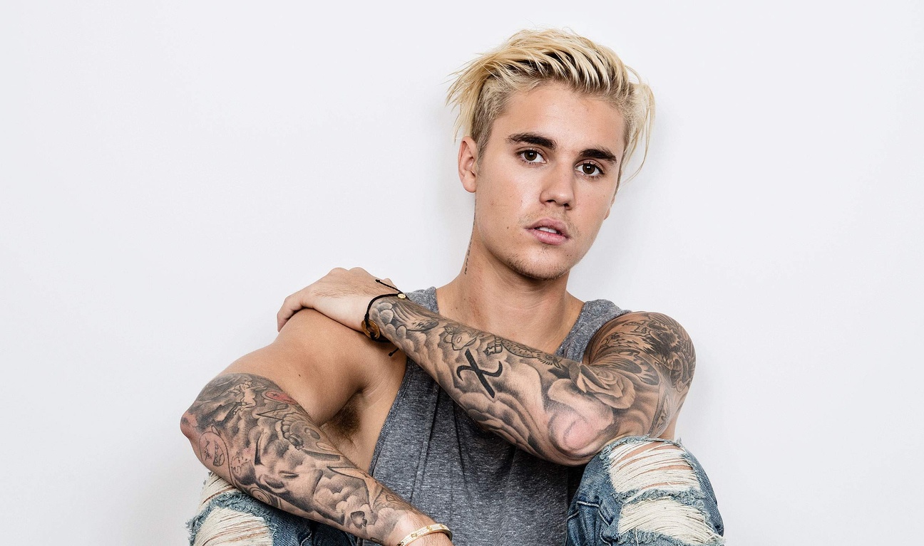 Justin Bieber frappe un paparazzi avec son pick-up