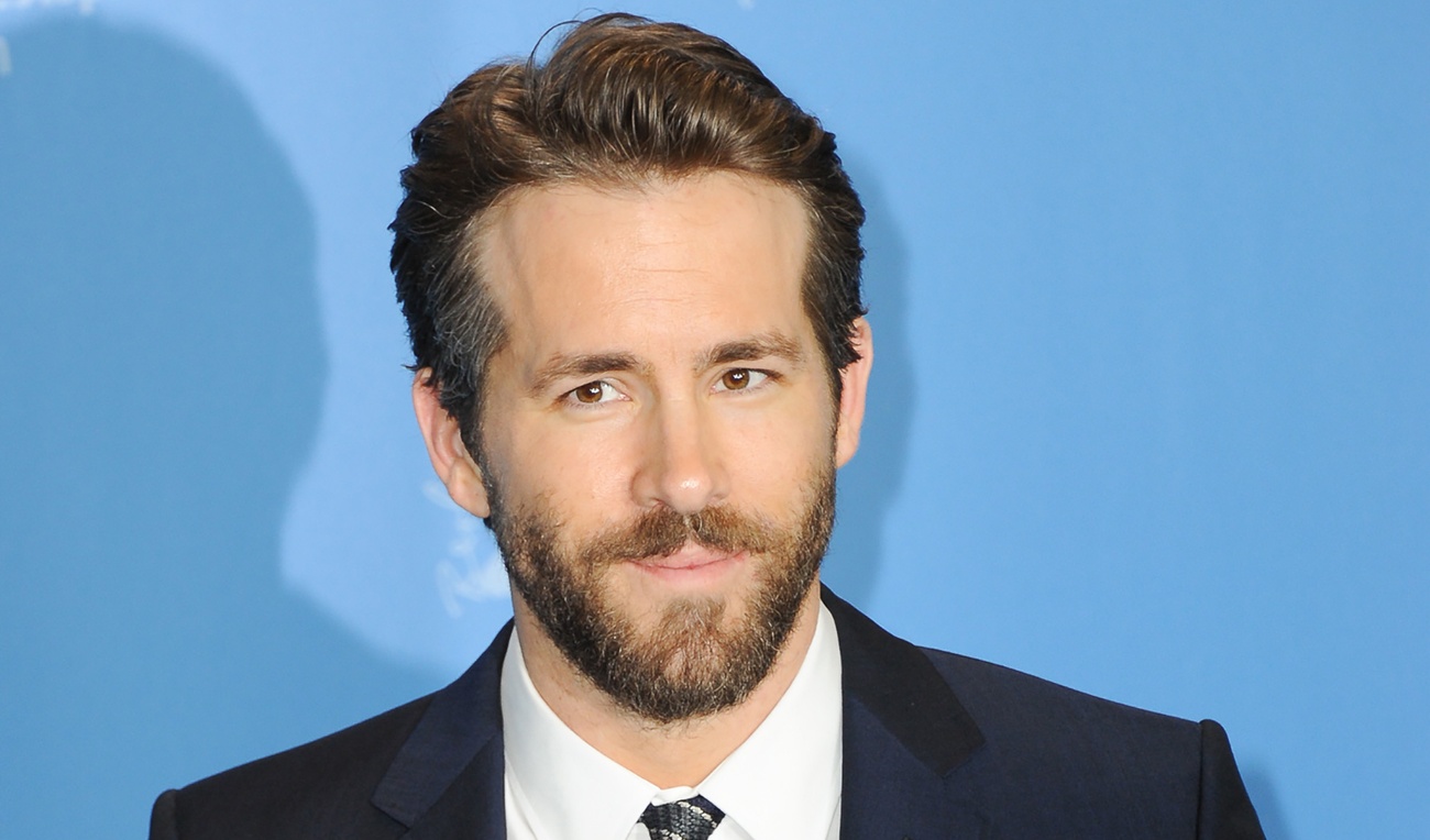 Ryan Reynolds percuté par la voiture d'un paparazzi